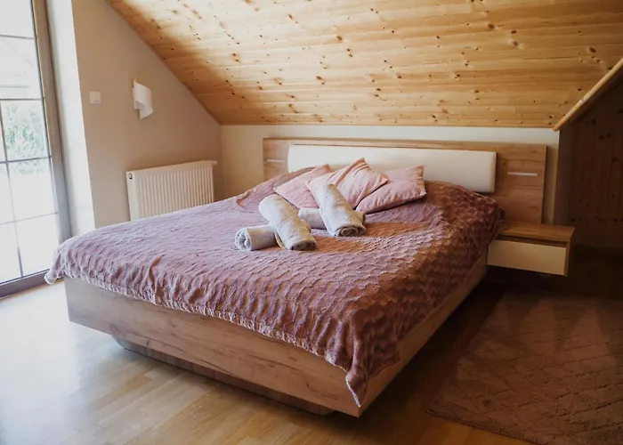 Lesne Wzgorze בית הארחה 3*